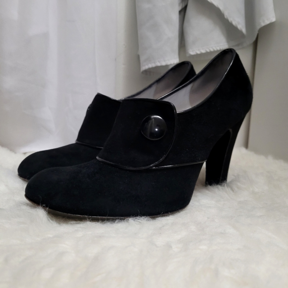Marc Jacobs Suede Pumps